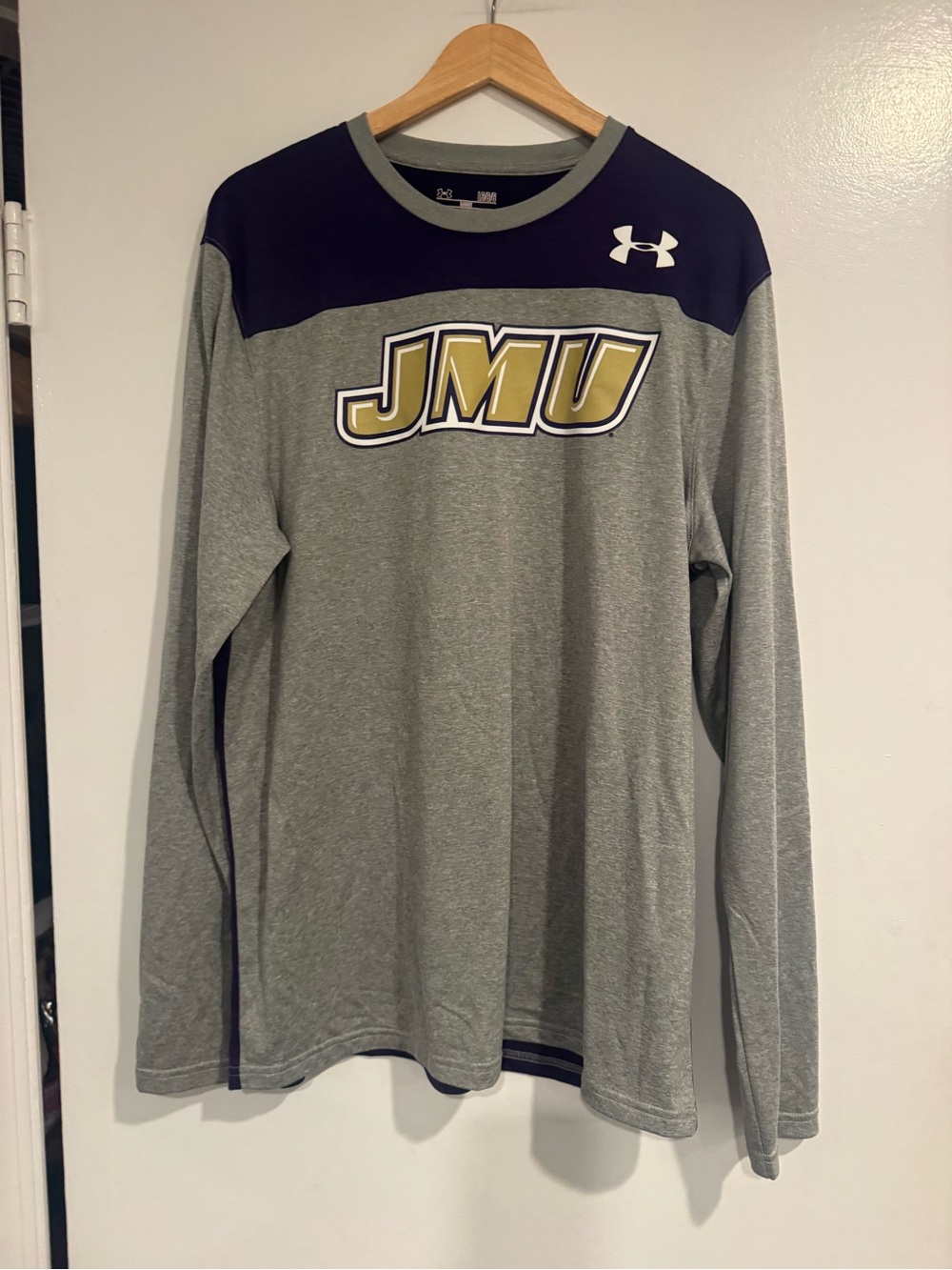 Under Armour JMU Dukes Men’s Gray & Purple Long Sleeve Performance Shirt Large
